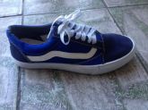 Vans "Off The Wall" Azul com listra Branca